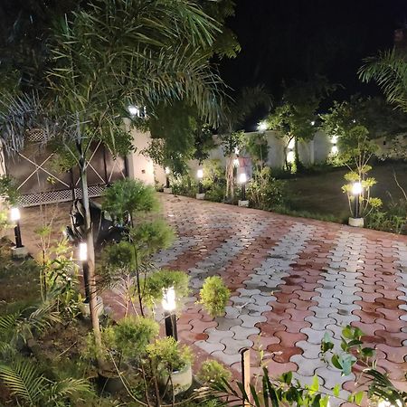 Villa Gc Farms à Ayodhya Extérieur photo